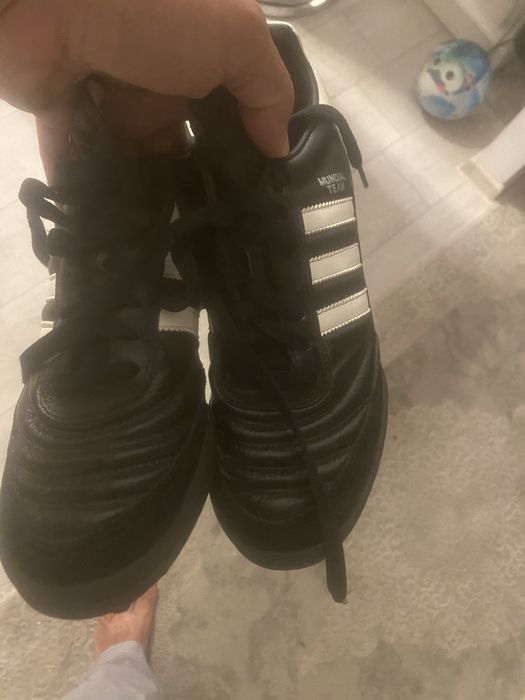 Pantofi adidas pentru teren sintetic