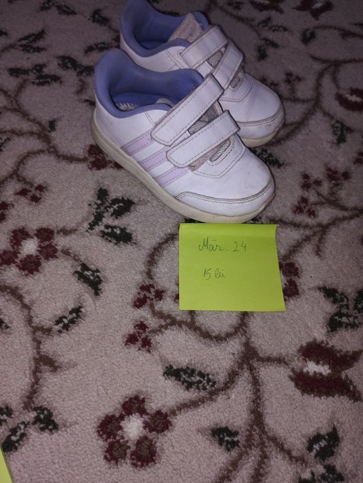 Papuci diferite marimi