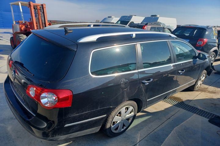 Lampa stop dreapta pe aripa Volkswagen VW Passat B6