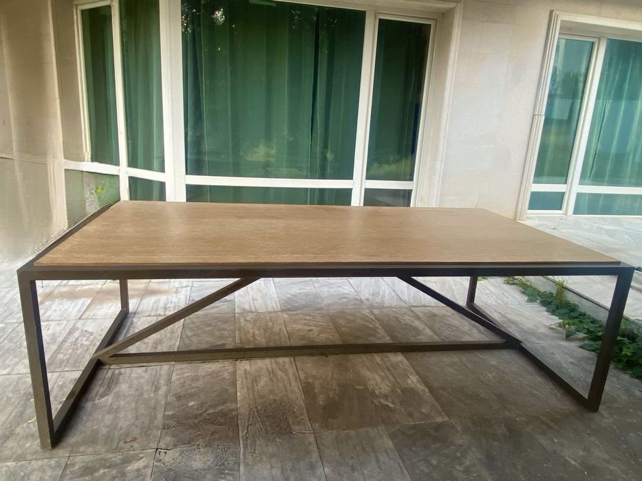 Голяма трапезна маса от орехово дърво