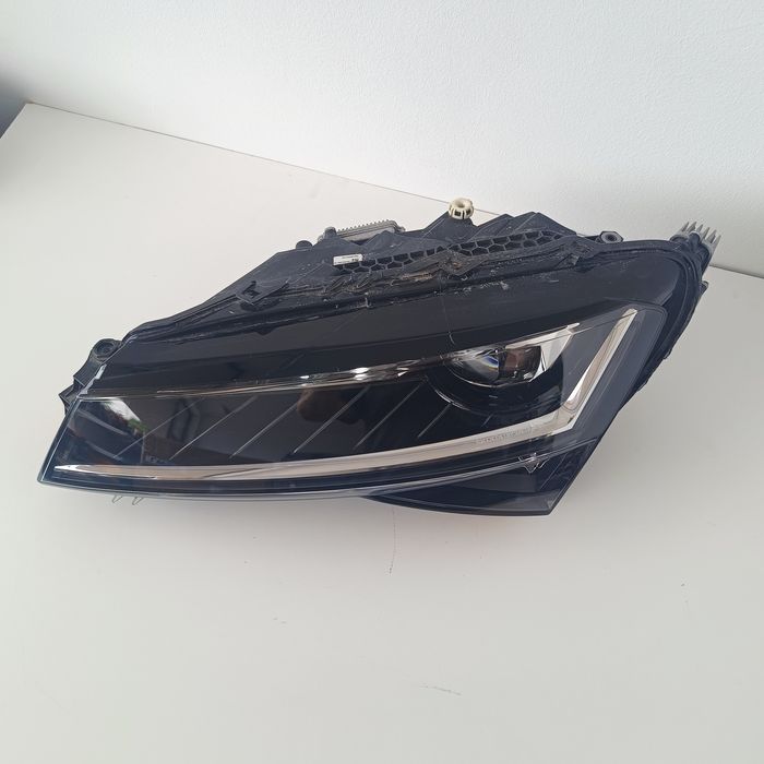 Ляв фар за SKODA SUPERB III (3V3)(3V5) B8 - 3V1941015D 3V1941015E 2019-2024