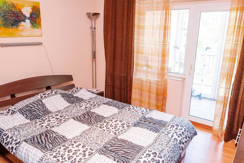 Apartament 3 camere, 75 mp + boxă 18 mp, Băile Herculane