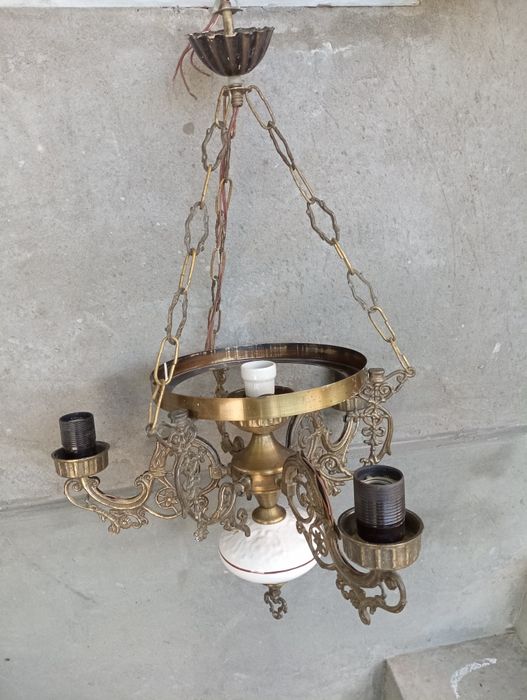 Бронзовая люстра.