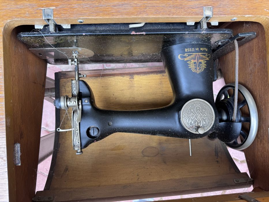 Крачна руска шевна машина