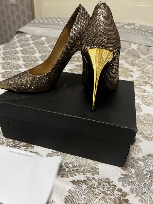 Туфли в золотом цвете