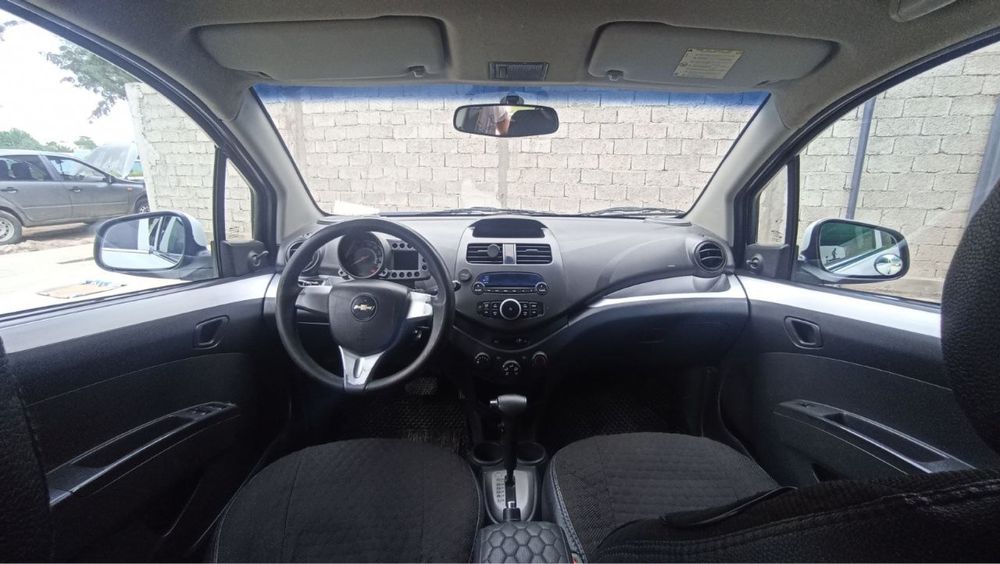 Spark.2011-yil Rangi Oq