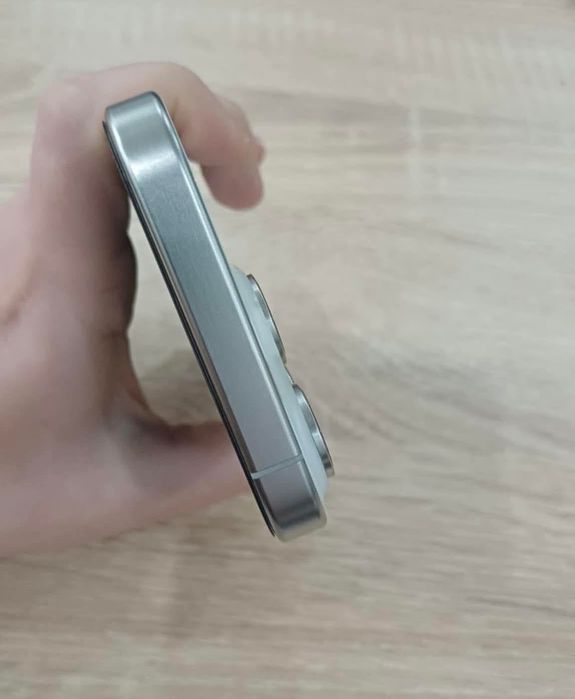 Продавам iPhone 15 pro