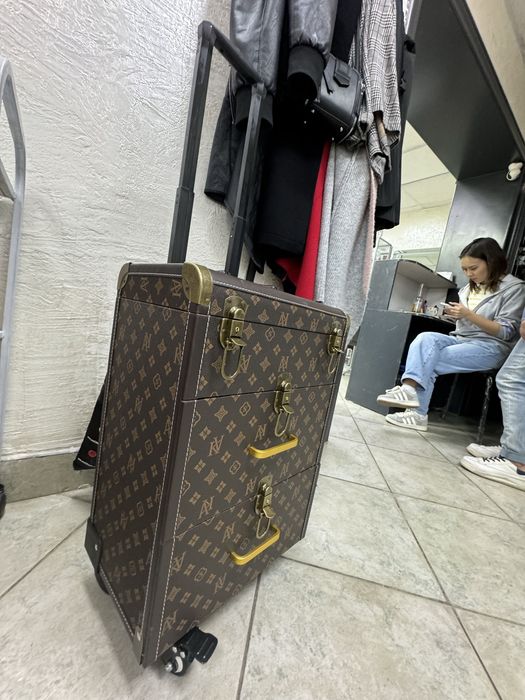 Чемодан для мастера маникюра