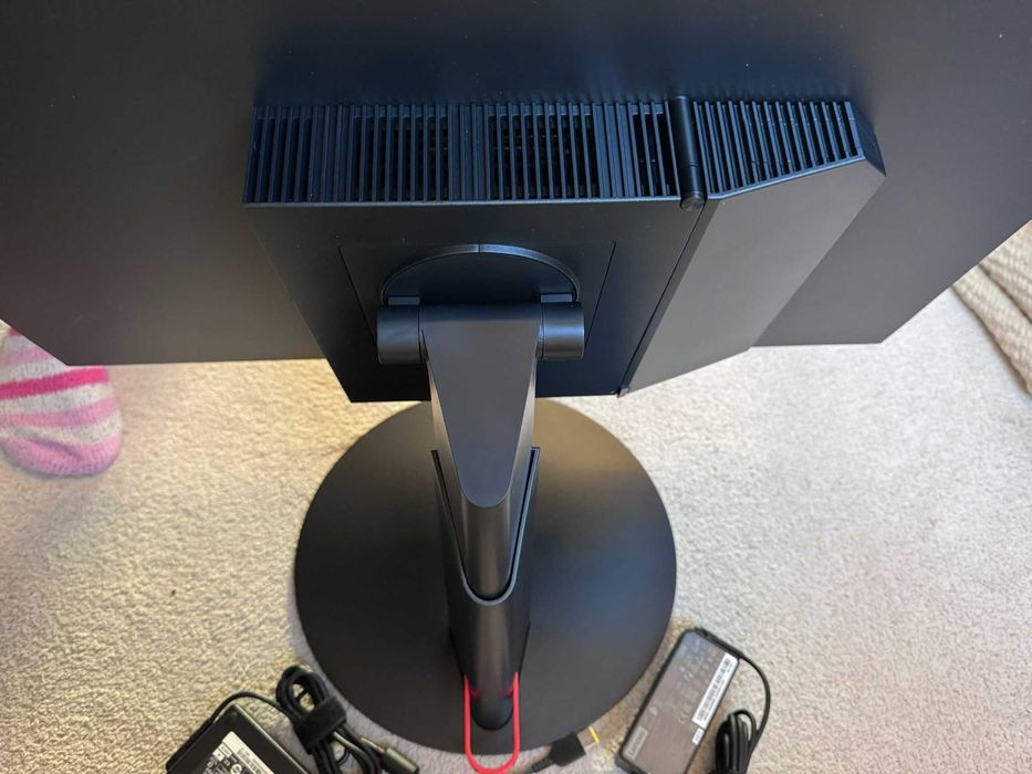 Sistem desktop compact Lenovo All-in-One TIO27, ThinkCentre M720Q cu monitor de 27 inch, ca și nou