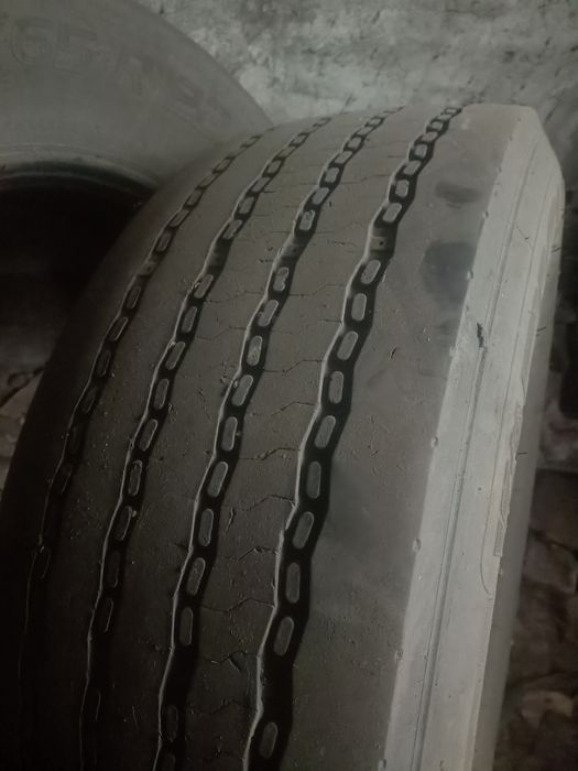 Продам шины размер  385.   65    22.5