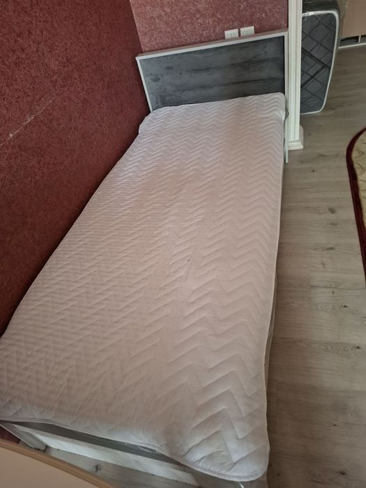 1 kishilik kravat sotiladi. 2 dona bor. 2oy ishlatilgan .