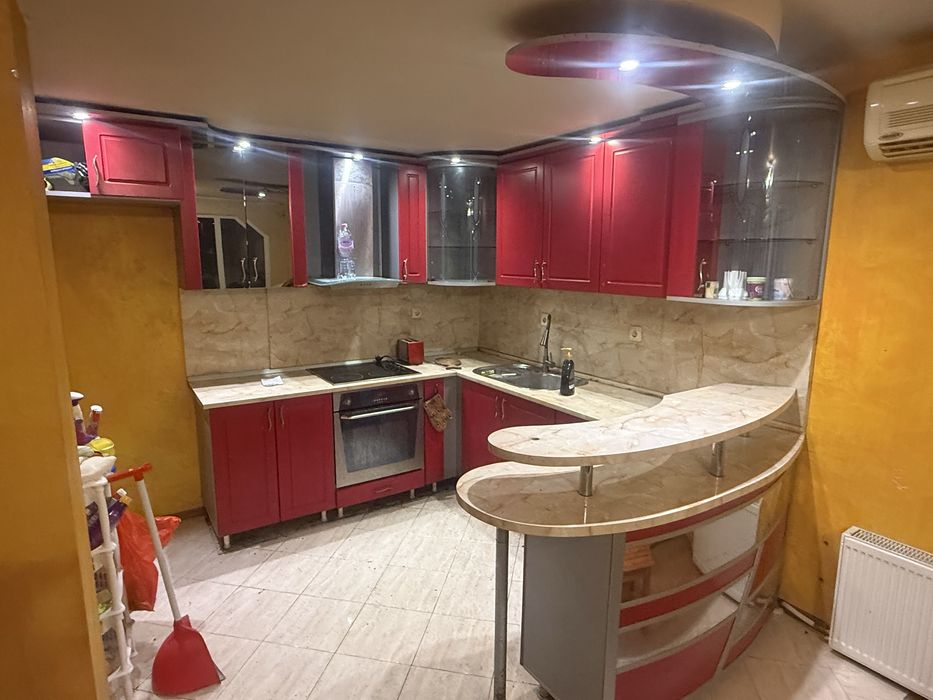 Цяла кухня с оборудването