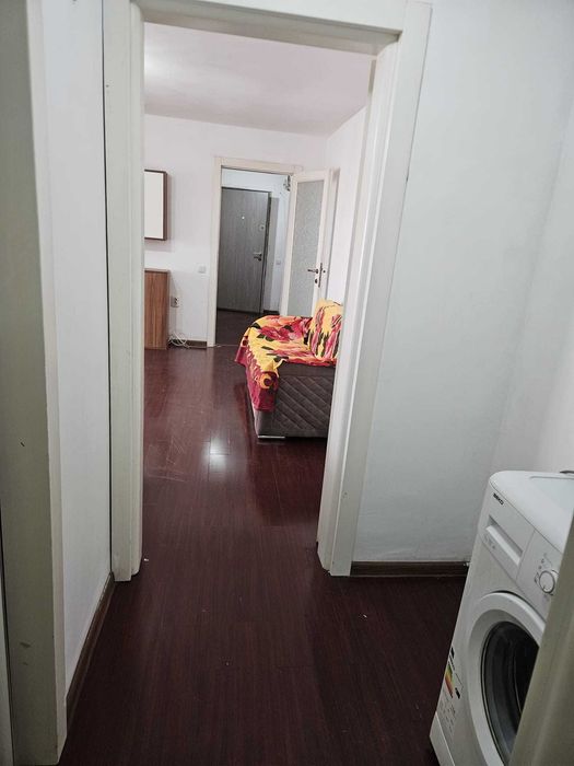 Inchiriez apartament micro 4