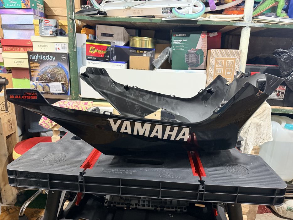 Продавам долната пластмаса за Yamaha Aerox