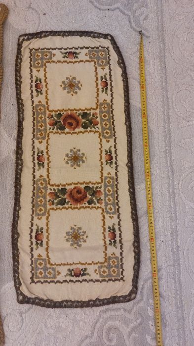 Fata de masa cusuta manual,tradițională