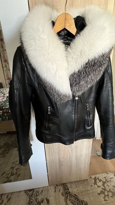 Яке естествена кожа с много богата яка с естествен косъм