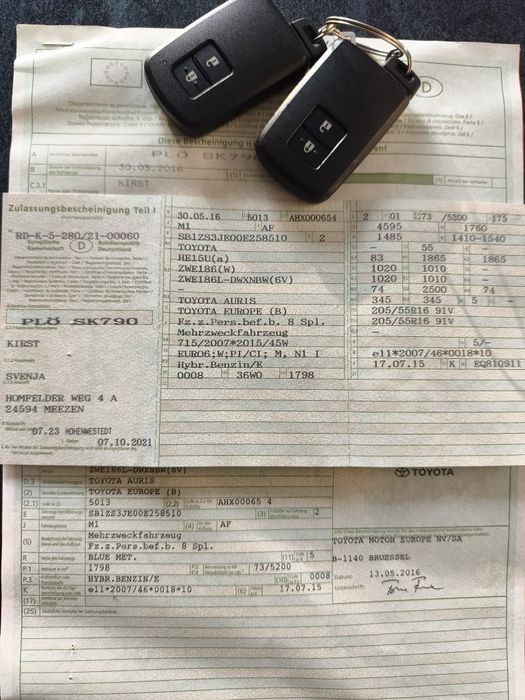 Toyota Auris Hybrid 2016 avariat