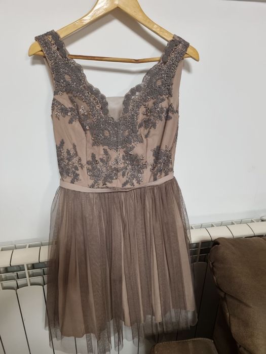 Дантелена рокля