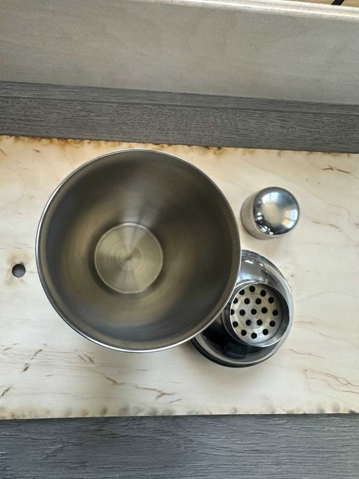 Луксозна кутия метален шейкър чаши +аксесоари Devin подход. за подарък