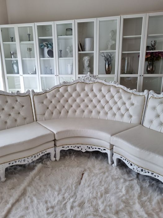 Vând canapea alba tip colțar