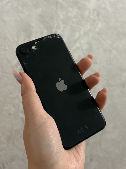iPhone SE 2020 черный