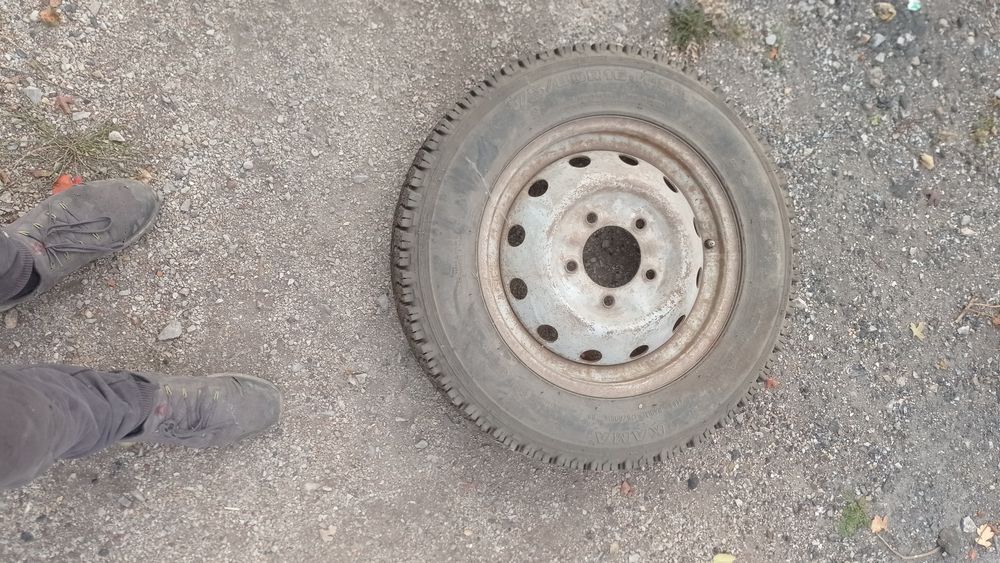 Продам колесо на Ниву,резина новая зимняя