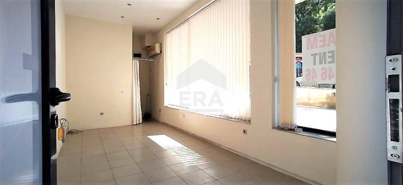 Дава се под наем Магазин в Варна, Център - 21 кв.м за 294.78 € - Снимка #3