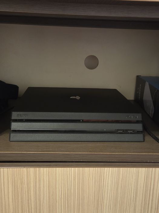PlayStation 4 Pro + 2 console + 8  jocuri