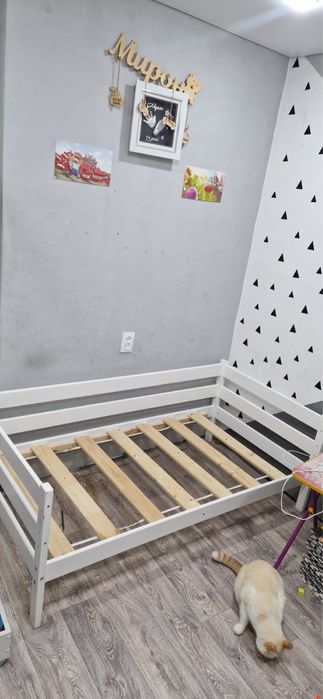 Продам кровать с матрасом детскую