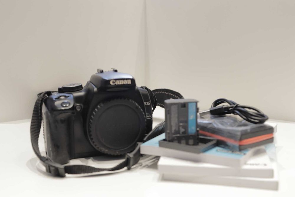 Canon DSLR 400D + дистанционнен спусък + четец на карти + малка чанта