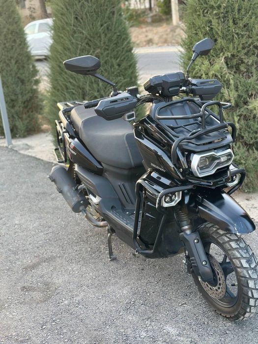 Skuter tank full pazitsiya