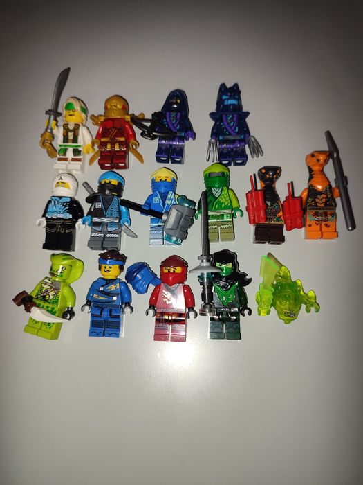 Продам лего фигурки