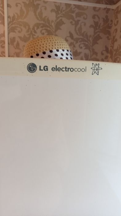 Холодильник LG 2 хкамерный ,морозит хорошо