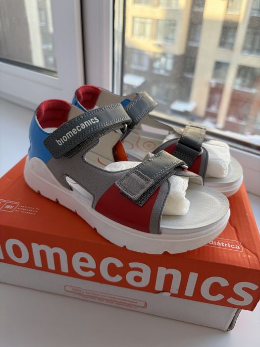 Новые сандалии Biomecanics