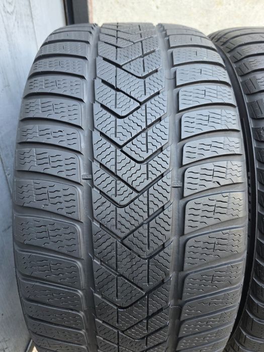 Vand  patru anvelope de iarna pirelli/ verdesrein  255 40 18 dot 2724