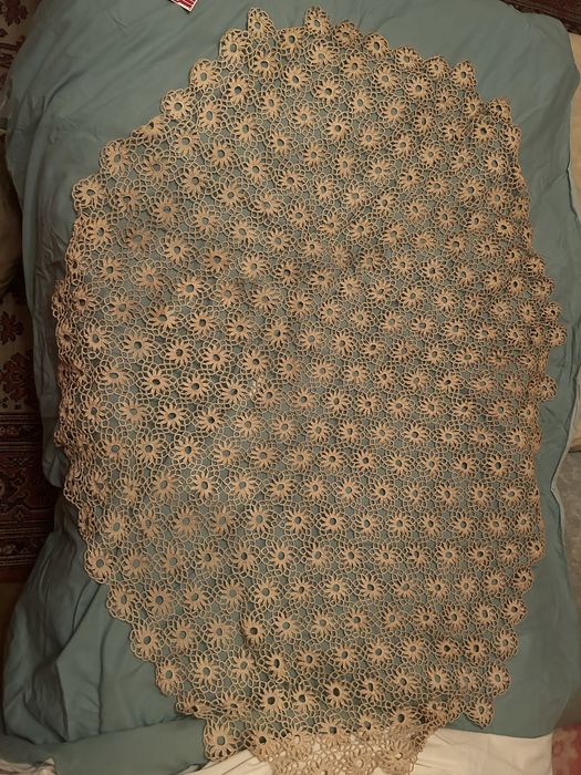 Старинно ръчно правени плетива, покривки, карета