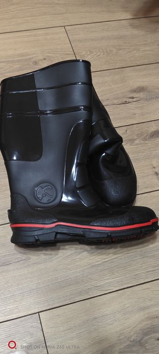 Продам резиновые сапоги