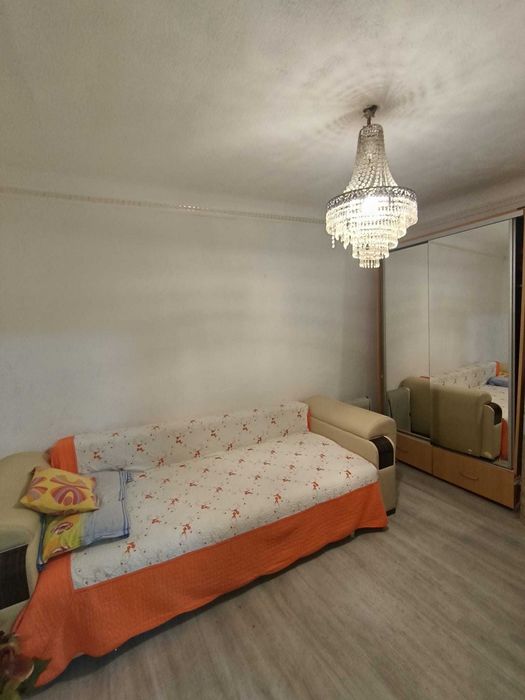 Imchiriez camera la curte