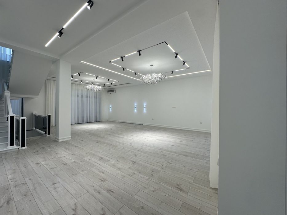 Sotiladi: 6 xonali uy, 3 qavat, Nikitina ko’chasi