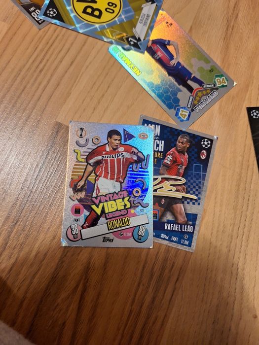 Vând cartonase Pokemon și cartonase cu fotbal
