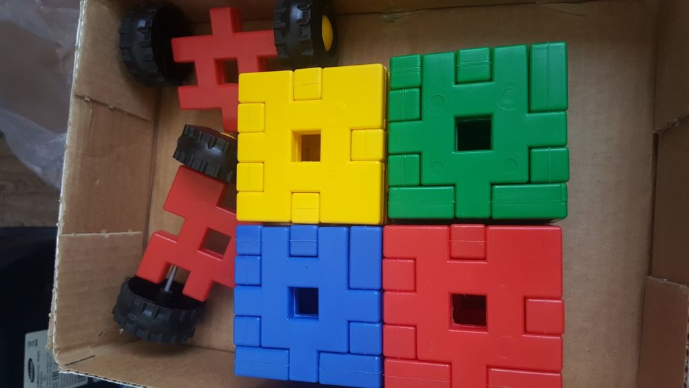 Машинка развивающая