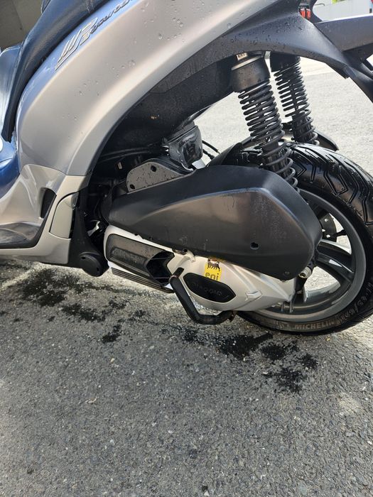 Scuter Piaggio MP3, 300cc