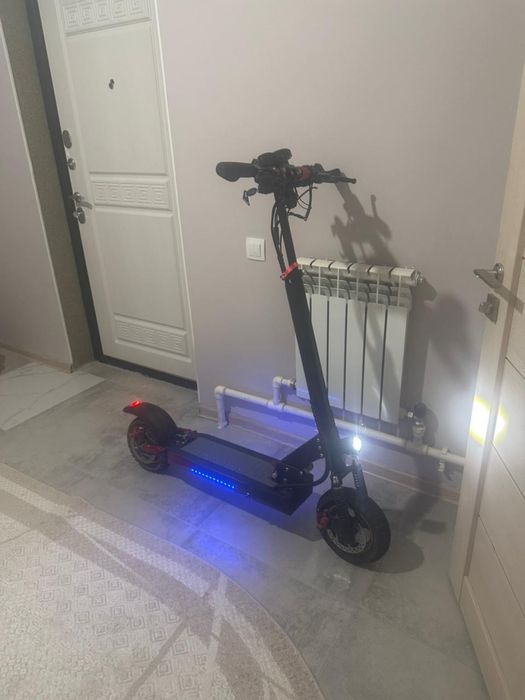 Продам электросамокат