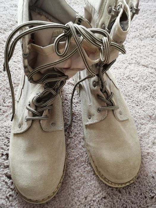 Bocanci noi, în cutie 150 perechea.Disponibile 2 perechi.