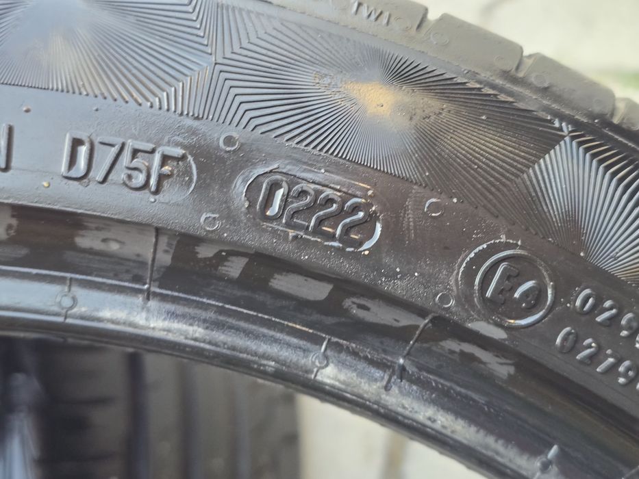 225 40 18 Continental