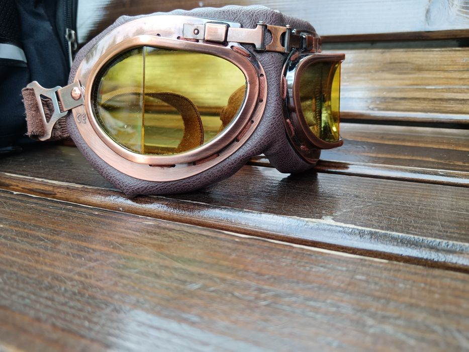 Vând ochelari moto vintage..