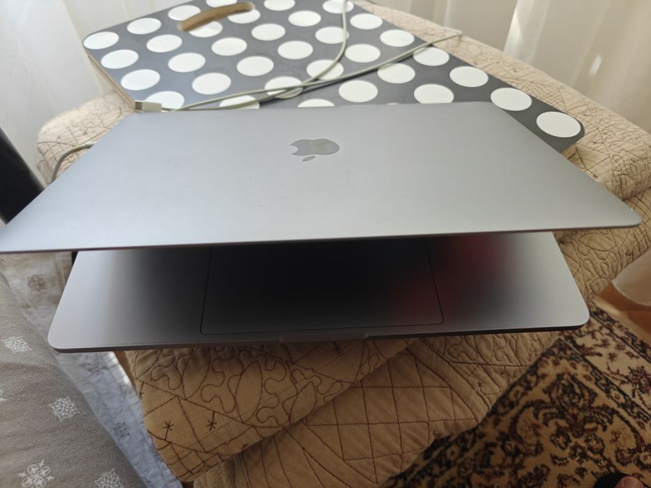 Laptop Apple MacBook Pro 2017 13" TouchBar, baterie nouă