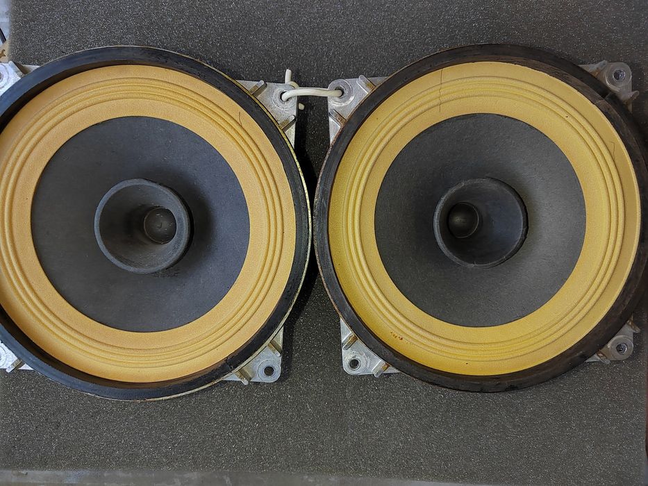 Виниловые пластинки разных направлений печатки а также форменные