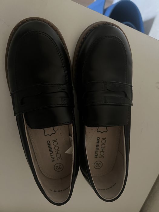 Продам туфли новые для мальчика