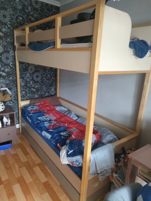 Продам двуяросную кровать